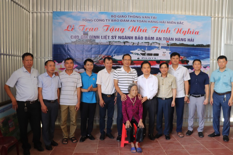 Lễ trao tặng Nhà tình nghĩa cho Gia đình Liệt sĩ Bảo đảm hàng hải Nguyễn Tài Ngọ 